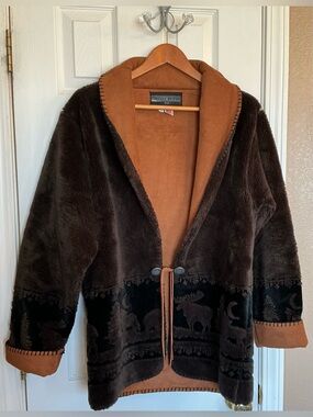VTG Bear Ridge Outfitters Images in Fur wildlife-pattern faux fur jacket size M